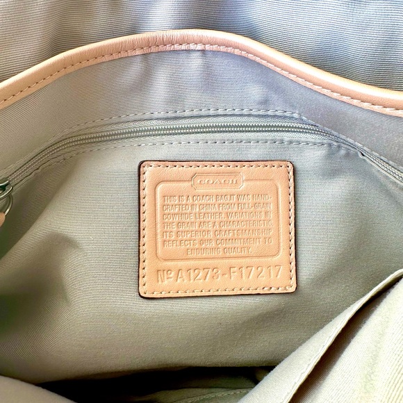 COACH Vintage Pearlized Ballet Slipper Pink Soho Leather w/Buckle Shoulder Bag - Picture 5 of 8